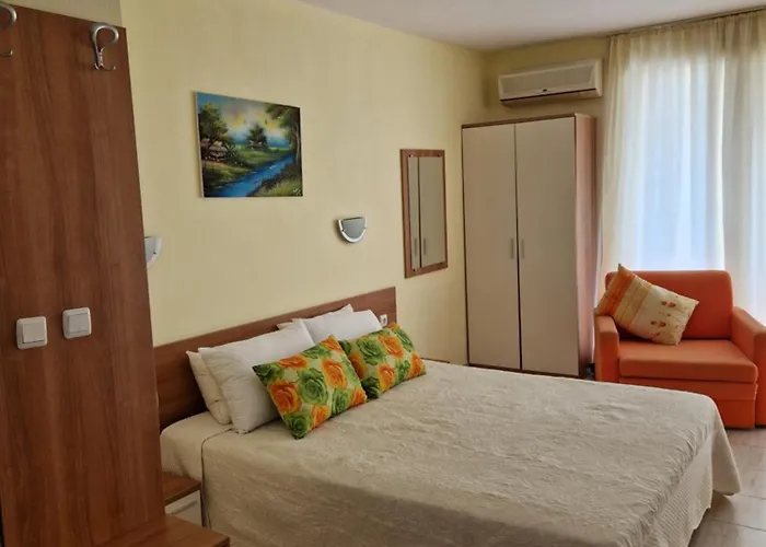 Pool View Studio, Pollo Resort, Sunny 公寓式酒店 阳光海滩