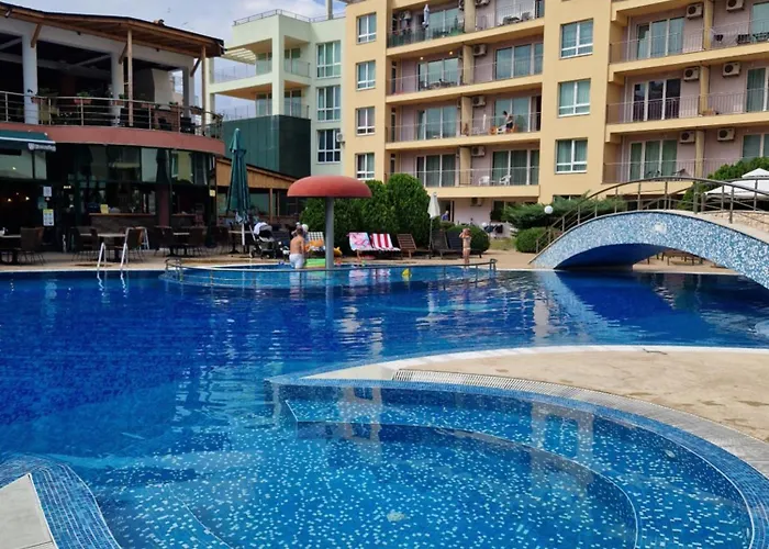 Pool View Studio, Pollo Resort, Sunny 公寓式酒店