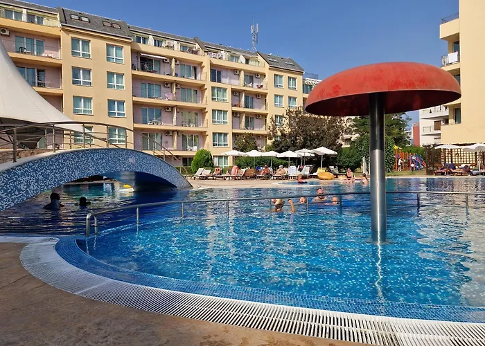 Pool View Studio, Pollo Resort, Sunny شقة فندقية