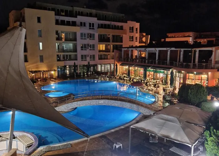 Pool View Studio, Pollo Resort, Sunny شقة فندقية