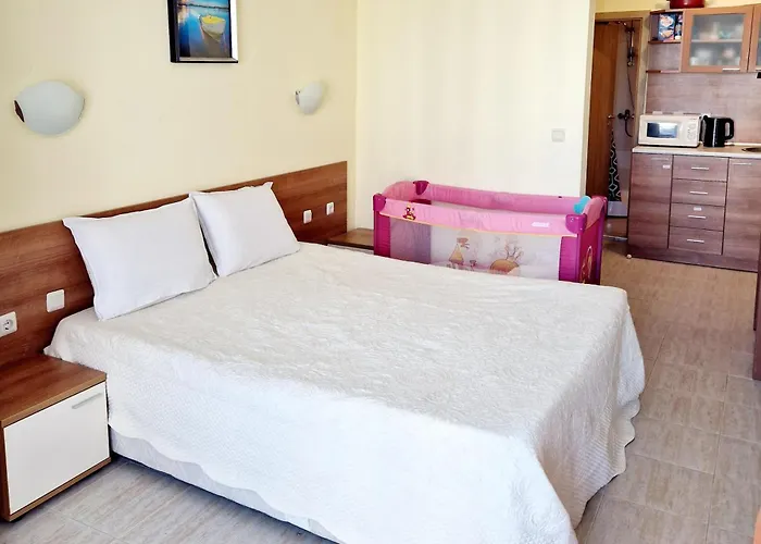 Aparthotel Pool View Studio, Pollo Resort, Sunny