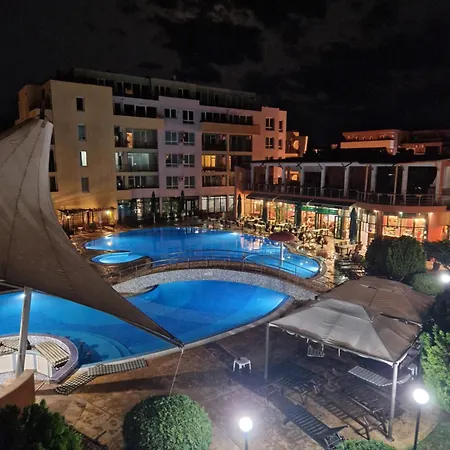 Pool View Studio, Pollo Resort, Sunny شقة فندقية