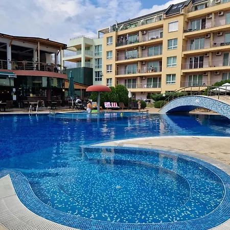 Pool View Studio, Pollo Resort, Sunny شقة فندقية